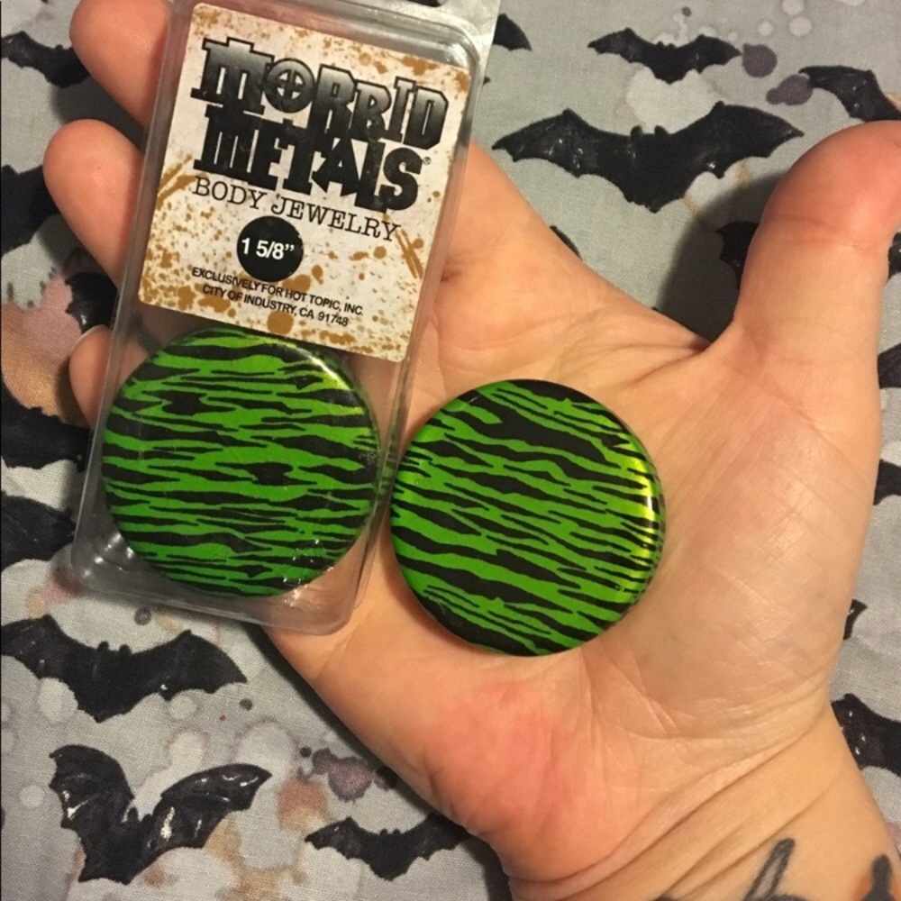 1 5/8 Zebra plugs